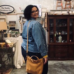 Meet your Posher, Maya